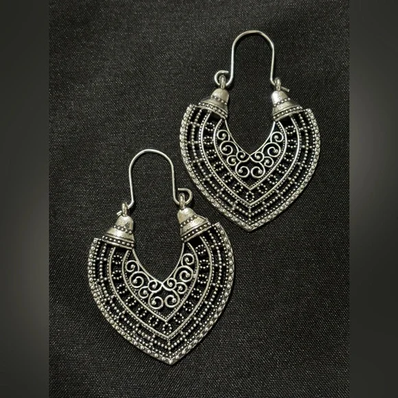 Earrings - Picture 3 of 3